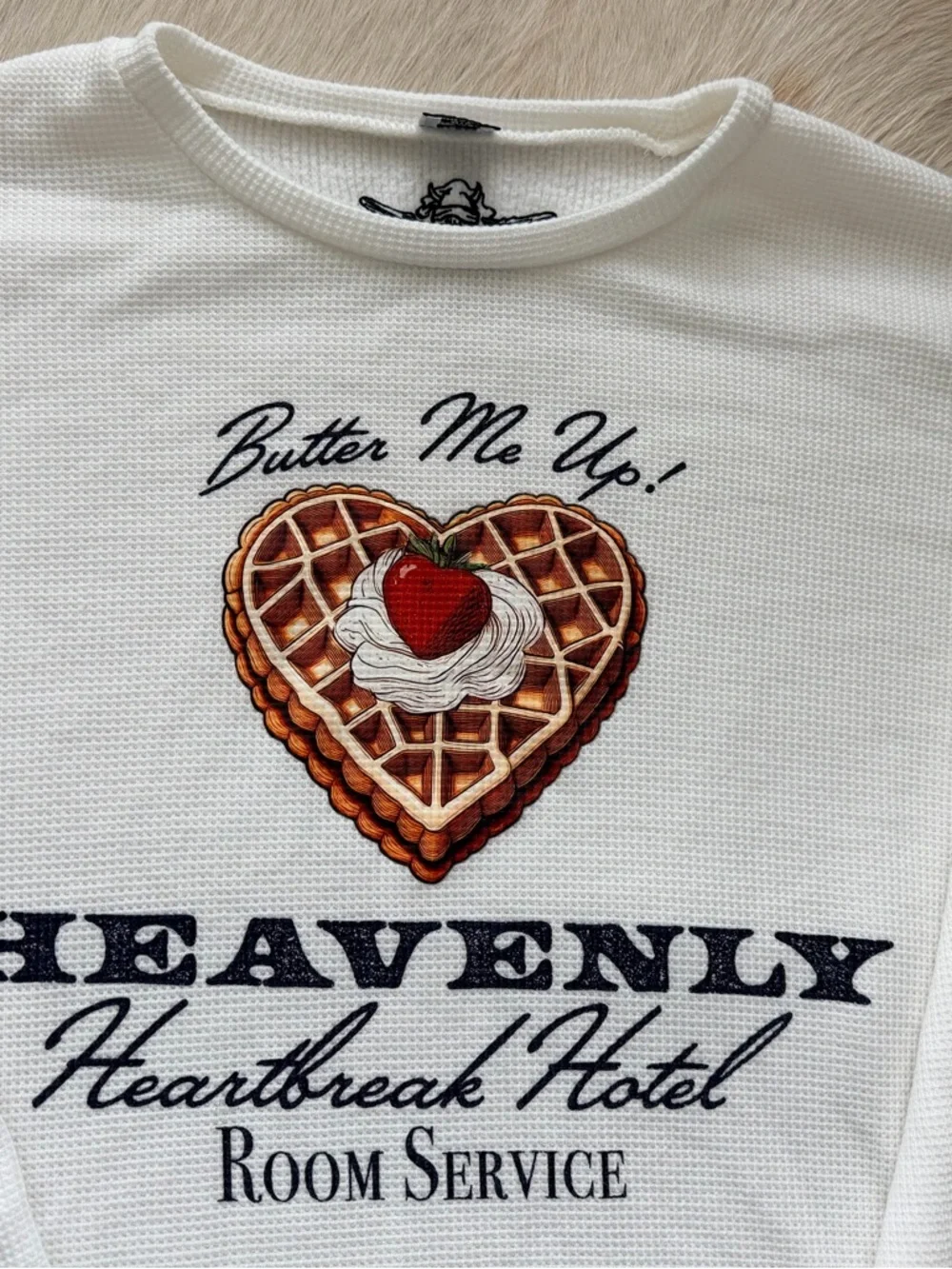 NWOT - Boys Lie White Waffle Knit Crewneck Sweater with Waffle Heart Graphic - Picture 2 of 3
